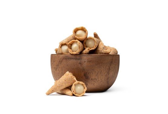 Mini Waffelhörnchen mit weißer Schokolade